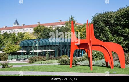 National Gallery of Art Sculpture Garden, Cheval Rouge by Alexander Calder, Washington DC, USA. Stock Photo