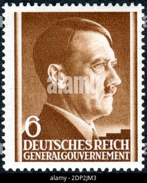 DEUTSCHLAND - UM 1941: Briefmarke gedruckt in Deutschland (Generalregierung, Polen), zeigt das Porträt Adolf Hitlers - eines deutschen Politikers, Führers Deutschlands und der Nazi-Partei, um 1941 Stockfoto