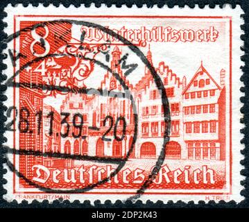 DEUTSCHLAND - UM 1939: Briefmarke gedruckt in Deutschland, Ausgabe Winterrelief, zeigt die berühmte Ostfassade des Römer, Frankfurt am Main, um 1939 Stockfoto