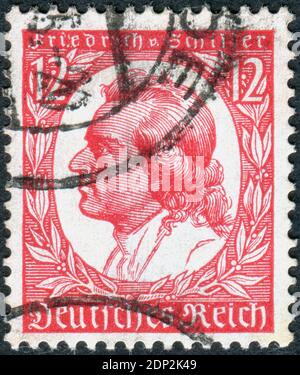 DEUTSCHLAND - UM 1934: Briefmarke gedruckt in Deutschland, zeigt das Porträt von Friedrich von Schiller, um 1934 Stockfoto