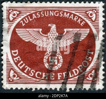 DEUTSCHLAND - UM 1942: Briefmarke (Militärpost) gedruckt in Deutschland, zeigt ein Nazi-Emblem, um 1942 Stockfoto