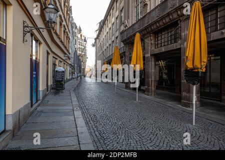 Leipzig, Deutschland, 12-16-2020, leerstehende Restaurants und Geschäfte in der Innenstadt wegen Corona/ Barfußgäßchen Stockfoto