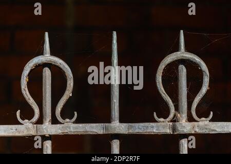 Detail eines handgefertigten alten Eisenzauens, Hansestadt Lübeck, Schleswig-Holstein, norddeutschland, Europa Stockfoto