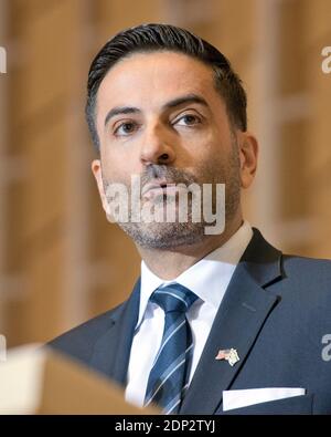 Oberrabbiner Gil Steinlauf begrüßt am Freitag, den 22. Mai 2015, den US-Präsidenten Barack Obama bei der ADAS Israel Congregation in Washington, DC, USA. Der Präsident besuchte die Synagoge, um Bemerkungen zum Jewish American Heritage Month zu halten. Der Besuch fällt mit der Solidarity Shabbat zusammen, einer weltweiten Anstrengung hochrangiger Regierungsbeamter aus aller Welt, Synagogen in ihren Ländern zu besuchen, um ihr Engagement für die Bekämpfung des Antisemitismus zu unterstreichen. Foto von Ron Sachs/CNP/ABACAPRESS.COM Stockfoto