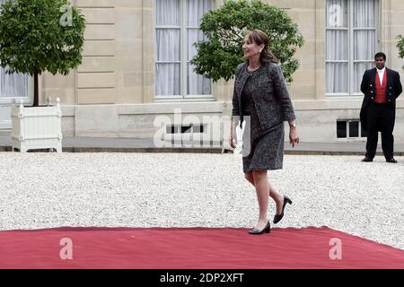 Der französische Minister für Ökologie, nachhaltige Entwicklung und Energie Segolene Royal kommt am 18. Mai 2015 im Präsidentenpalast von Elysee vor einem Treffen mit dem französischen Präsidenten Francois Hollande und dem Umweltaktivisten und ehemaligen US-Vizepräsidenten Al Gore in Paris an. Foto von Stephane Lemouton/ABACAPRESS.COM Stockfoto