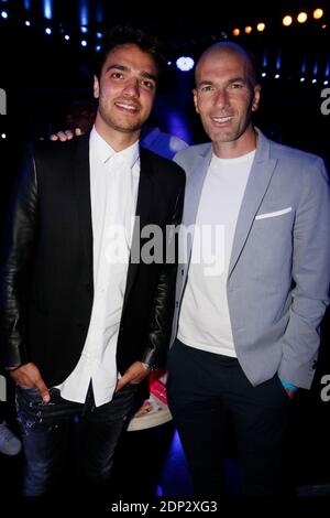 Exklusiv- Clement Grenier und pensionierter Fußballstar Zinedine Zidane an einem Adidas-Event im L'Arc in Paris, Frankreich, am 28. Mai 2015 statt. Foto von ABACAPRESS.COM Stockfoto