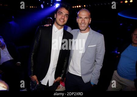 Exklusiv- Clement Grenier und pensionierter Fußballstar Zinedine Zidane an einem Adidas-Event im L'Arc in Paris, Frankreich, am 28. Mai 2015 statt. Foto von ABACAPRESS.COM Stockfoto