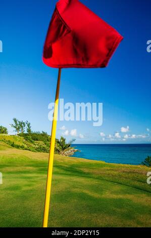 Red flag on putting green; Port Royal Golf Course; Bermuda Stockfoto
