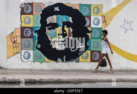 La Havana, Trinidad, Cienfuegos, calle hamel, Oldtimer, Sonnenuntergang, buenavista - Reise nach Kuba April-Mai 2015. Francois Hollande kam am Sonntag in Havanna an, der erste französische Präsident, der Kuba seit mehr als einem Jahrhundert besucht. Hollande ist der erste westliche Staatschef, der Kuba besucht, nachdem Havanna und Washington im Dezember überraschend angekündigt hatten, dass die ehemaligen Gegner des Kalten Krieges nach einem halben Jahrhundert schlechten Blutes zur Normalisierung der Beziehungen übergehen würden. Foto von Eagle Press/ABACAPRESS.COM Stockfoto