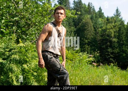 VERÖFFENTLICHUNG: 5. März 2021 TITEL: Chaos Walking STUDIO: Lionsgate REGIE: Doug Liman PLOT: Eine dystopische Welt, in der es keine Frauen gibt und alle Lebewesen die Gedanken der anderen in einem Strom von Bildern, Worten und Geräuschen hören können, die als Rauschen bezeichnet werden. HAUPTROLLE: TOM HOLLAND als Todd Hewitt. (Bild: © Lionsgate/Entertainment Pictures) Stockfoto