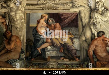 Ein Blick auf die Galerie von Carracci, mit den Fresken "die Liebe der Götter" von Annibale und Agostino Carracci im Palazzo Farnese in Rom, Italien am 2014. februar. Der Palazzo Farnese, der derzeit die französische Botschaft beherbergt, ist der monumentale Palast der römischen Renaissance in Rom, Italien. Der Palast wurde 1517 für die Familie Farnese entworfen und erweiterte sich in Größe und Konzeption, als Alessandro Farnese 1534 Papst Paul III. Wurde. Seine Baugeschichte beteiligt einige der prominentesten italienischen Architekten des 16. Jahrhunderts.nach dem Aussterben der Familie Farnese ging es an inh Stockfoto