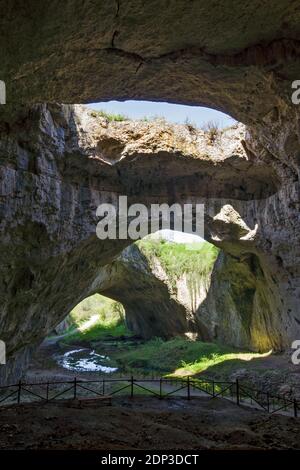 Devetashka Höhle in der Nähe von Devetaki Dorf, Lovech Region, Bulgarien Stockfoto