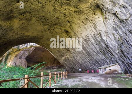 Devetashka Höhle in der Nähe von Devetaki Dorf, Lovech Region, Bulgarien Stockfoto