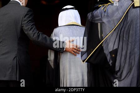 US-Präsident Barack Obama begrüßt seine Hoheit Scheich Sabah Al-Ahmed Al-Jaber Al-Sabah, Amir des Staates Kuwait auf dem South Lawn des Weißen Hauses 13. Mai 2015 in Washington, DC, USA. Präsident Obama empfängt Führer und Delegationen des Golf-Kooperationsrates zum Abendessen im Blauen Raum. Foto von Olivier Douliery/ABACAPRESS.COM Stockfoto