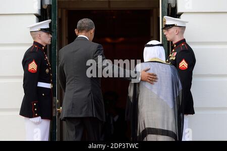 US-Präsident Barack Obama begrüßt seine Hoheit Scheich Sabah Al-Ahmed Al-Jaber Al-Sabah, Amir des Staates Kuwait auf dem South Lawn des Weißen Hauses 13. Mai 2015 in Washington, DC, USA. Präsident Obama empfängt Führer und Delegationen des Golf-Kooperationsrates zum Abendessen im Blauen Raum. Foto von Olivier Douliery/ABACAPRESS.COM Stockfoto