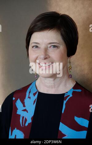 Die italienische Schauspielerin Isabella Rossellini nimmt am 14. Mai 2015 an den Kering Talks "Women in Motion" im Rahmen der 68. Filmfestspiele von Cannes im Hotel Martinez in Cannes Teil. Foto von Alban Wyters/ABACAPRESS.COM Stockfoto