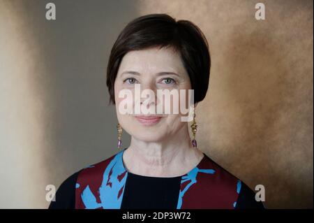 Die italienische Schauspielerin Isabella Rossellini nimmt am 14. Mai 2015 an den Kering Talks "Women in Motion" im Rahmen der 68. Filmfestspiele von Cannes im Hotel Martinez in Cannes Teil. Foto von Alban Wyters/ABACAPRESS.COM Stockfoto