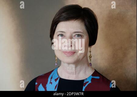 Die italienische Schauspielerin Isabella Rossellini nimmt am 14. Mai 2015 an den Kering Talks "Women in Motion" im Rahmen der 68. Filmfestspiele von Cannes im Hotel Martinez in Cannes Teil. Foto von Alban Wyters/ABACAPRESS.COM Stockfoto