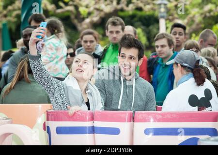 Damien Lauretta zu Besuch während der Kampagne Secours Populaire 'Summer Vacation 2015' in Disneyland Paris, Marne-La-Vallee bei Paris, Frankreich am 16. Mai 2015. Foto von Audrey Poree/ABACAPRESS.COM Stockfoto