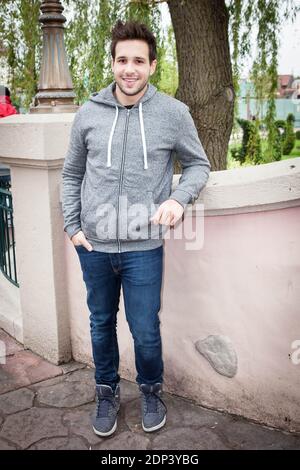 Damien Lauretta zu Besuch während der Kampagne Secours Populaire 'Summer Vacation 2015' in Disneyland Paris, Marne-La-Vallee bei Paris, Frankreich am 16. Mai 2015. Foto von Audrey Poree/ABACAPRESS.COM Stockfoto