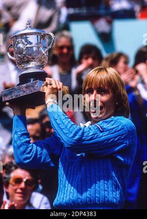 Die amerikanische Martina Navratilova Gewinnerin der French Tennis Open gegen den US-Amerikaner Chris Evert im Roland-Garros Stadion, Paris, Frankreich am 28. Mai 1984. Foto von Henri Szwarc/ABACAPRESS.COM Stockfoto