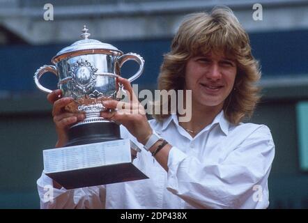 Deutsche Steffi Graf Gewinnerin der French Tennis Open gegen die US-amerikanische Martina Navratilova im Roland-Garros-Stadion, Paris, Frankreich am 25. Mai 1987. Foto von Henri Szwarc/ABACAPRESS.COM Stockfoto