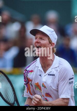 Jim Courier Gewinner der French Tennis Open der USA gegen Andre Agassi im Roland-Garros Stadion, Paris, Frankreich am 27. Mai 1991. Foto von Henri Szwarc/ABACAPRESS.COM Stockfoto