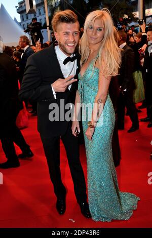 Paga und Adixia (Les Ch'tis) kommen im Palais des Festivals zur Vorführung des Films Shan He Gu Ran (Berge können abreisen) im Rahmen der 68. Filmfestspiele von Cannes in Cannes, Frankreich am 20. Mai 2015 an. Foto von Nicolas Briquet/ABACAPRESS.COM Stockfoto