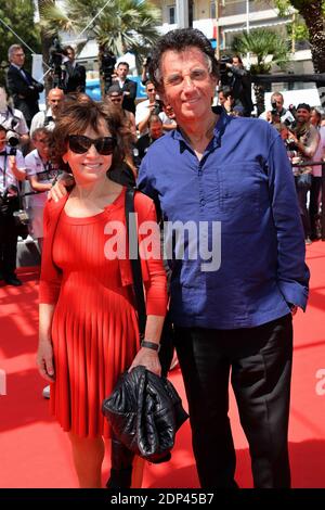 Jack lang und seine Frau Monique Buczynski kommen im Palais des Festivals zur Vorführung des Films Valley of Love im Rahmen der 68. Filmfestspiele von Cannes am 22. Mai 2015 in Cannes, Frankreich. Foto von Nicolas Briquet/ABACAPRESS.COM Stockfoto