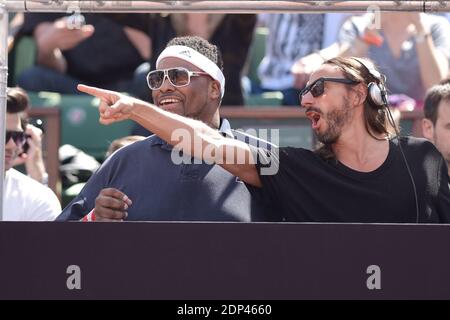 DJ Big Ali und DJ Bob Sinclar während des Kindertages im Roland Garros Stadion in Paris, Frankreich am 23. Mai 2015, einen Tag vor dem Start des French Open Tennisturniers. Foto von Laurent Zabulon/ABACAPRESS.COM Stockfoto