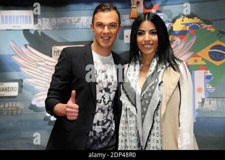 Siham et Nicolas de l'équipe du Mag sur NRJ 12, au Showcase et seance de dedicace des candidats de l'Emission 'Les Anges 7' au Barrio Latino a Paris, le 26 Mai 2015. Foto von Laurene Favier/ABACAPRESS.COM Stockfoto