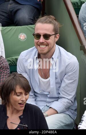 Julien Dore schaut ein Spiel während des sechsten Tages der French Tennis Open in der Roland-Garros Arena in Paris, Frankreich am 29. Mai 2015. Foto von Laurent Zabulon/ABACAPRESS.COM? Stockfoto