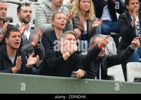 Bastian Schweinsteiger beim Spiel von Ana Ivanovic in Serbien während der 1/8 Runde der French Tennis Open 2015 im Stadion Roland-Garros, Paris, Frankreich am 31. Mai 2015. Foto von Henri Szwarc/ABACAPRESS.COM Stockfoto