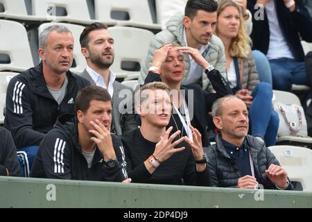 Bastian Schweinsteiger beim Spiel von Ana Ivanovic in Serbien während der 1/8 Runde der French Tennis Open 2015 im Stadion Roland-Garros, Paris, Frankreich am 31. Mai 2015. Foto von Henri Szwarc/ABACAPRESS.COM Stockfoto