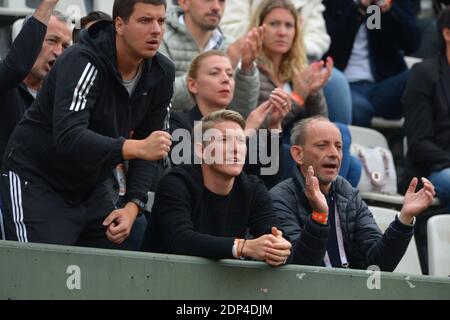 Bastian Schweinsteiger beim Spiel von Ana Ivanovic in Serbien während der 1/8 Runde der French Tennis Open 2015 im Stadion Roland-Garros, Paris, Frankreich am 31. Mai 2015. Foto von Henri Szwarc/ABACAPRESS.COM Stockfoto