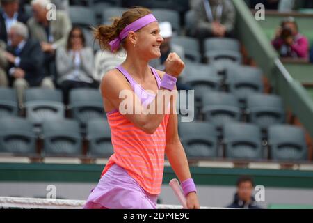 Lucie Safarova aus der Tschechischen Republik während der Finalrunde 1/8 der French Tennis Open 2015 im Stadion Roland-Garros, Paris, Frankreich am 1. Juni 2015. Foto von Henri Szwarc/ABACAPRESS.COM Stockfoto