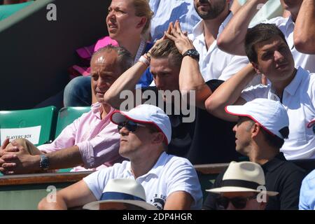 Bastian Schweinsteiger beim Finale 1/2 der French Tennis Open 2015 im Stadion Roland-Garros, Paris, Frankreich, am 4. Juni 2015, beobachtet Ana Ivanovic, die Verliererin der Serbin Ana Ivanovic. Foto von Henri Szwarc/ABACAPRESS.COMd Stockfoto