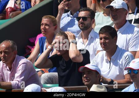 Bastian Schweinsteiger beim Finale 1/2 der French Tennis Open 2015 im Stadion Roland-Garros, Paris, Frankreich, am 4. Juni 2015, beobachtet Ana Ivanovic, die Verliererin der Serbin Ana Ivanovic. Foto von Henri Szwarc/ABACAPRESS.COMd Stockfoto