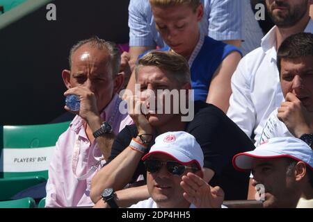 Bastian Schweinsteiger beim Finale 1/2 der French Tennis Open 2015 im Stadion Roland-Garros, Paris, Frankreich, am 4. Juni 2015, beobachtet Ana Ivanovic, die Verliererin der Serbin Ana Ivanovic. Foto von Henri Szwarc/ABACAPRESS.COMd Stockfoto