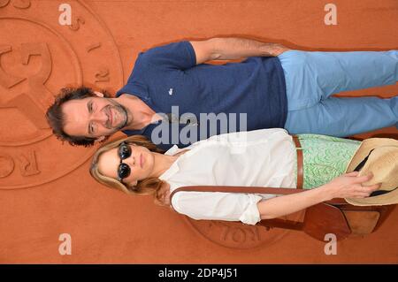 Stéphane De Groodt et sa femme Odile d'Oultremont posent au Village de l’Edition 2015 du tournoi de Tennis de Roland Garros a Paris, France, le 5 Juin 2015. Photo von Nicolas Briquet/ABACAPRESS.COM Stockfoto