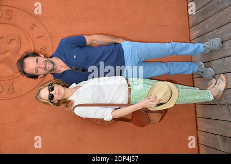 Stéphane De Groodt et sa femme Odile d'Oultremont posent au Village de l’Edition 2015 du tournoi de Tennis de Roland Garros a Paris, France, le 5 Juin 2015. Photo von Nicolas Briquet/ABACAPRESS.COM Stockfoto