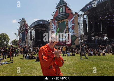 Heavy Metal Fans nehmen am 20. Juni 2015 am größten Hellfest Heavy Metal und Hard Rock Musikfestival in Clisson, in der Nähe von Nantes, Westfrankreich, Teil. Foto von Patrick Bernard-Fred Marie/ABACAPRESS.COM Stockfoto