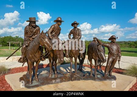 Texas, Gillespie County, Fredericksburg, Texas Rangers Heritage Center, Bronzeskulptur von Rangers in historischen Kleidern im Laufe der Jahre Stockfoto