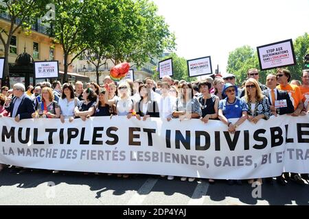 Jean-Paul Huchon, French humorist Berengere Krief, Paris mayor Anne Hidalgo and US Ambassador to France Jane D. Hartley attending the Paris Gay Pride 2015 (Marche des Fiertes) in Paris, France on June 27, 2015. Photo by Aurore Marechal/ABACAPRESS.COM Stockfoto
