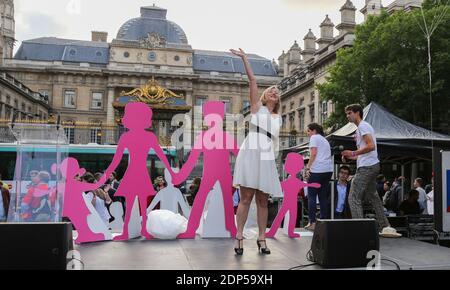 LUDOVINE DE LA ROCHREE PRESIDENTE DE LA 'MANIF POUR TOUS' - RASSEMBLEMENT 'LA MANIF POUR TOUS' CONTRE LA GPA (LA GESTATION POUR AUTRUI) DEVANT LE PALAIS DE JUSTICE DE PARIS. Foto von Nasser Berzane/ABACAPRESS.COM Stockfoto