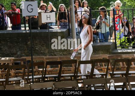 IRINA SHAYK - LES TOP-MODELL AU DEFILE GIVENCHY HOMME - PRET A PORTER - FASHION WEEK DE PARIS FOTO Von Nasser Berzane/ABACAPRESS.COM Stockfoto