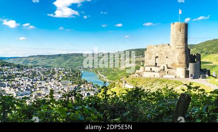 Altes Schloss Landshut bei Bern Schloss Kues im rheinland pfalz In deutschland Stockfoto