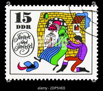 MOSKAU, RUSSLAND - 15. SEPTEMBER 2018: Eine in der DDR gedruckte Briefmarke zeigt Palast, Märchenserie, um 1969 Stockfoto