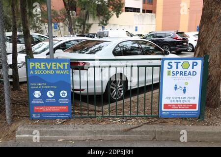 Sydney, Australien. Dezember 2020. Covid-19 (Coronavirus)-Zeichen im Vorort Strathfield in Sydney, der eine bedeutende chinesische, koreanische und indische Bevölkerung hat. Kredit: Richard Milnes/Alamy Live Nachrichten Stockfoto