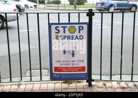 Sydney, Australien. Dezember 2020. Covid-19 (Coronavirus)-Zeichen im Vorort Strathfield in Sydney, der eine bedeutende chinesische, koreanische und indische Bevölkerung hat. Kredit: Richard Milnes/Alamy Live Nachrichten Stockfoto